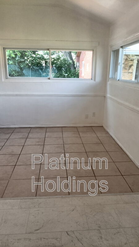 Building Photo - 1057 Neville Ave