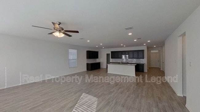 Building Photo - 8998 Fair Oaks Dr