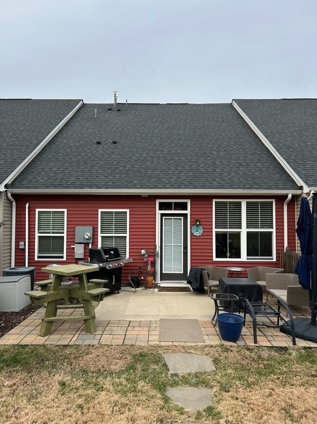 Building Photo - 3448 Foxglove Dr