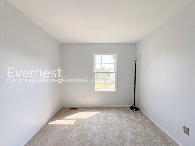 Building Photo - PROMO: Get $500 Off First Full Month’s Rent!/Spacious Town Home with Modern Amenities / 3 Beds & ...