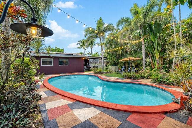 Building Photo - 1336 NE 14th Ave