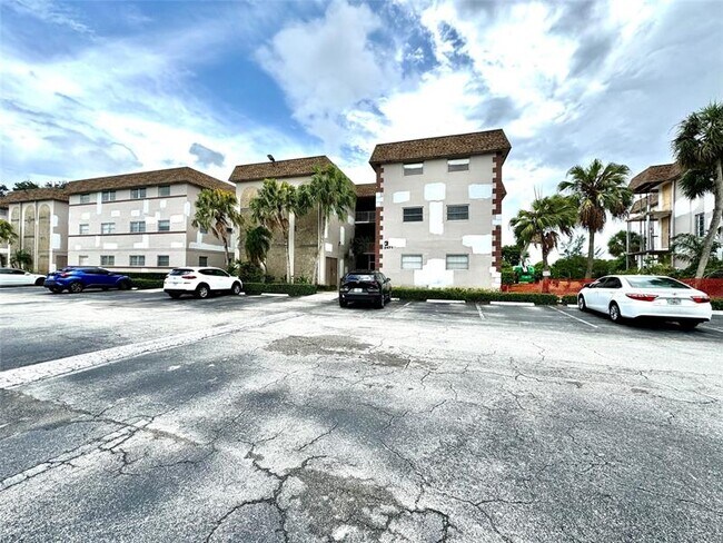 Building Photo - 2471 SW 82nd Ave