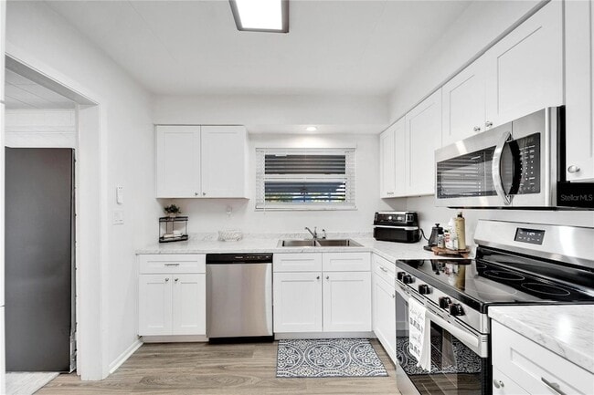 Building Photo - 1216 Hacienda Dr