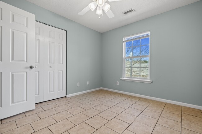 Building Photo - 527 3rd Loop Rd