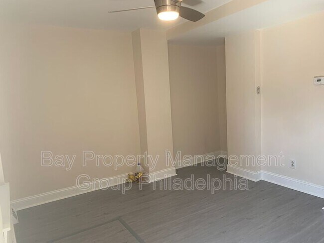 Building Photo - 1229 E Oxford St