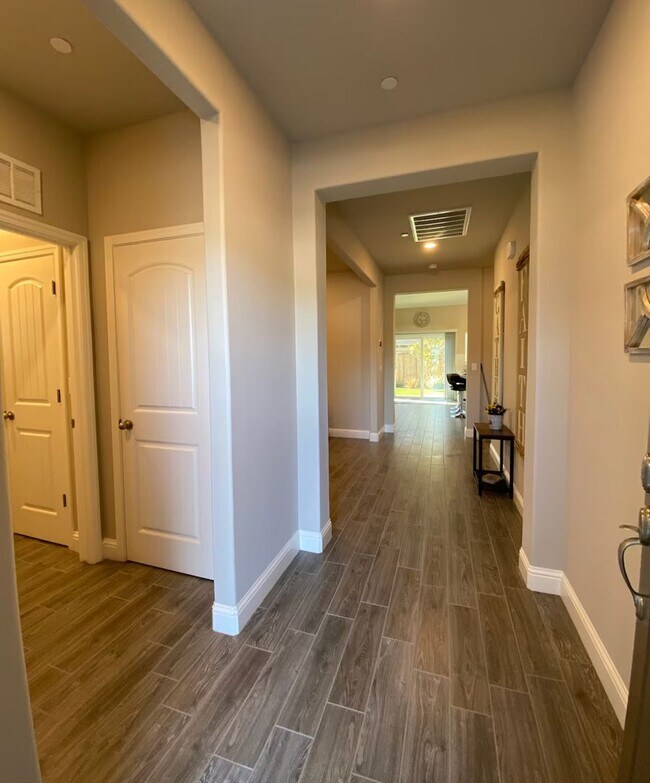 Building Photo - Unbelievable find. Fully furnished 2 or 3 Bedroom house in Seventh Standard Road area