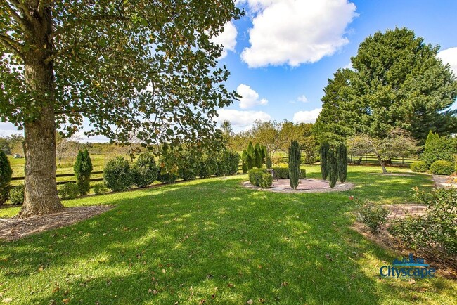 Building Photo - Fantastic Farmhouse in pastoral Goochland!