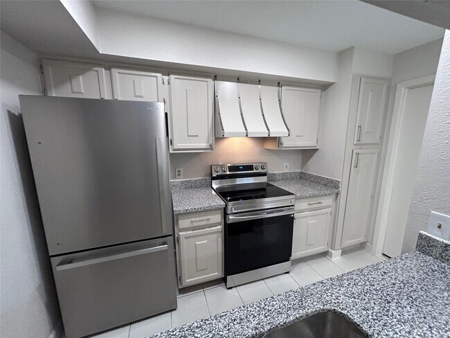 Building Photo - 8101 Amelia Rd