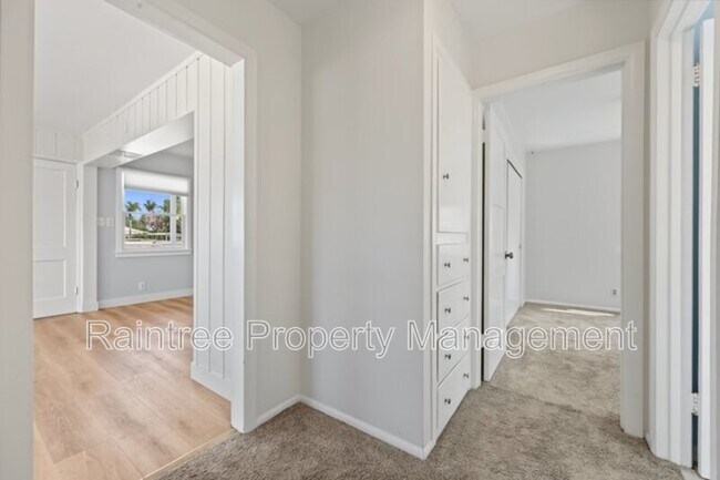 Building Photo - 146 N Cedros Ave