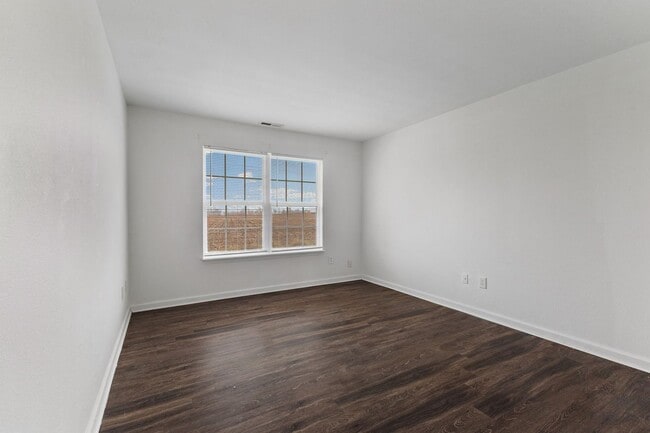Building Photo - 1306 E Liberty Cir