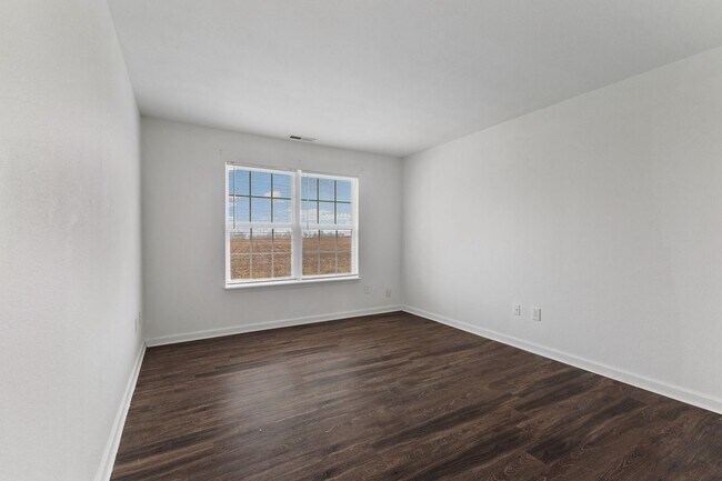 Building Photo - 1308 E Liberty Cir