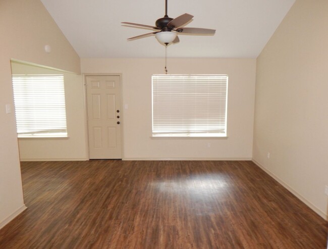Building Photo - Whitehouse ISD - Beautiful 3 Bedroom, 2 Ba...