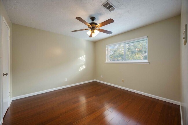 Building Photo - 11506 Wolf Run Ln