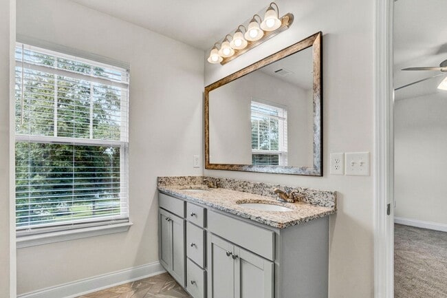 Building Photo - Walking distance to downtown Easley!