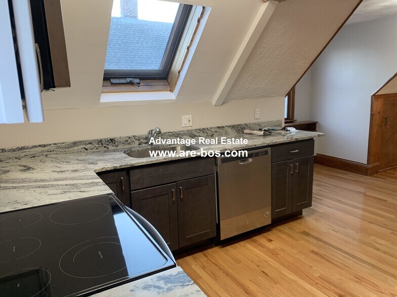 Building Photo - 81 Litchfield St