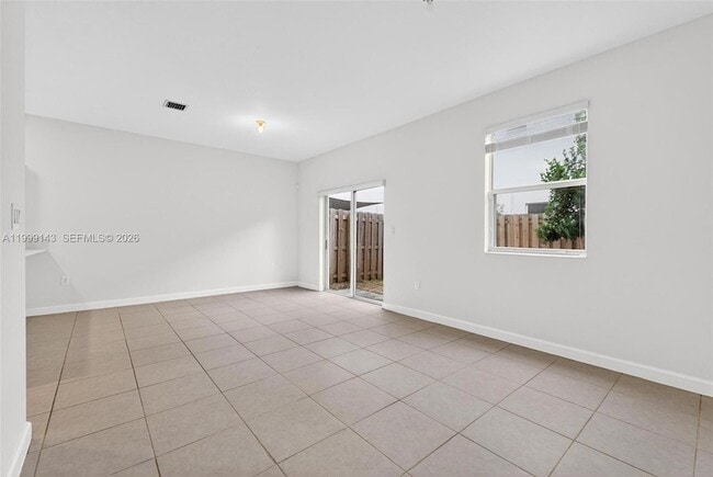 Building Photo - 2662 SE 10th St