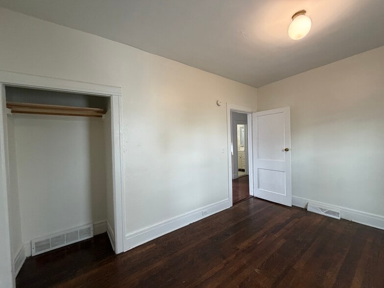Building Photo - 3214 Holbrook St