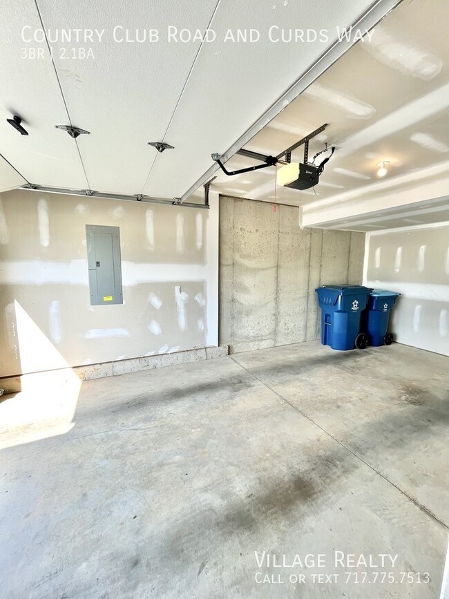 Building Photo - 721 Country Club Rd