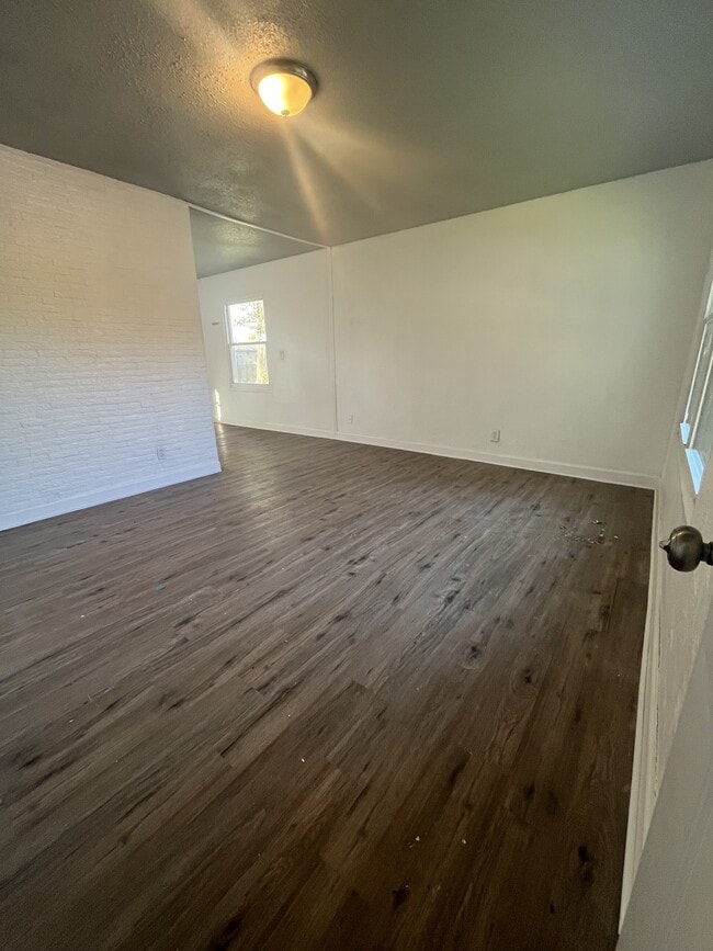 Building Photo - 715 St Barbara Ln