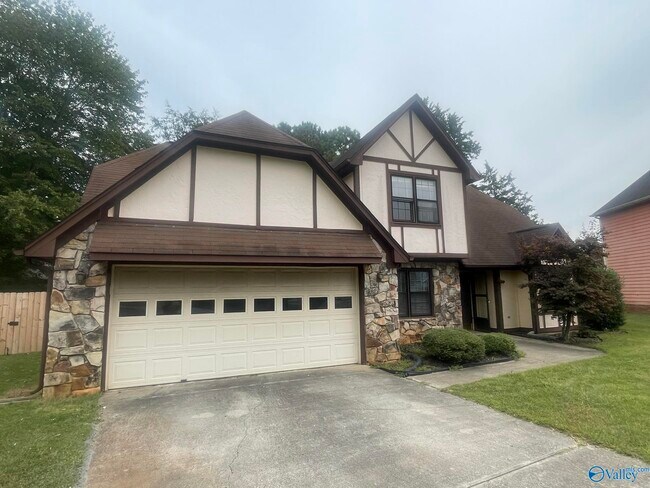 Building Photo - 1808 Hollytree Dr NW