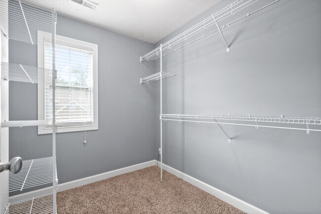 Building Photo - 3755 Windmill Dr