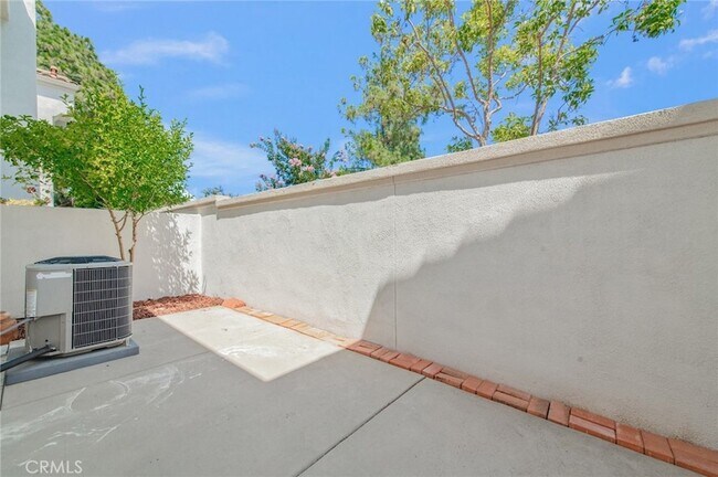 Building Photo - 128 Agostino