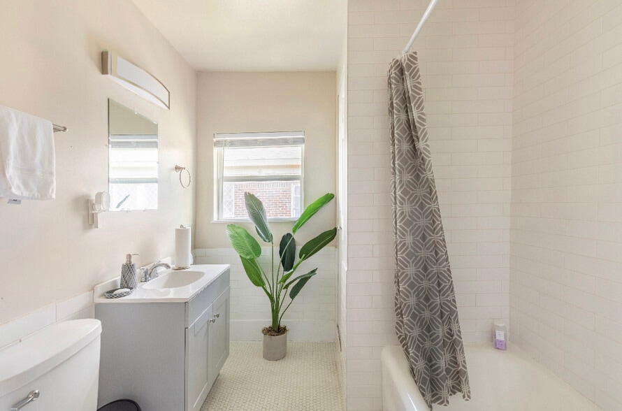 Shared bath - 2108 Berry St