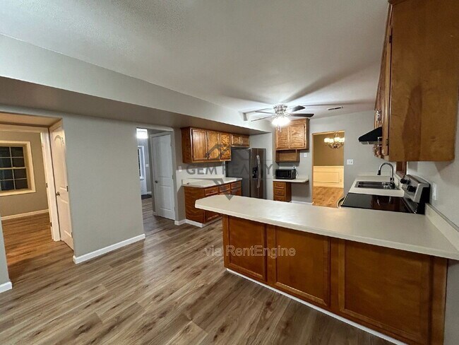 Building Photo - 100 Kendallwood Dr