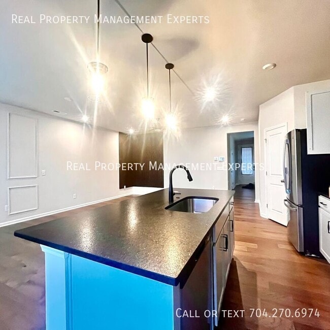 Building Photo - 3162 Hutton Gdns Ln