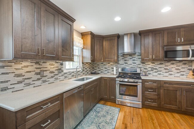 Building Photo - 5624 Kemp Ln