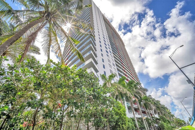 Building Photo - 2602 E HALLADALE T3105
