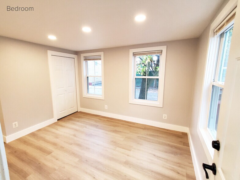 Building Photo - 98 Sciarappa St