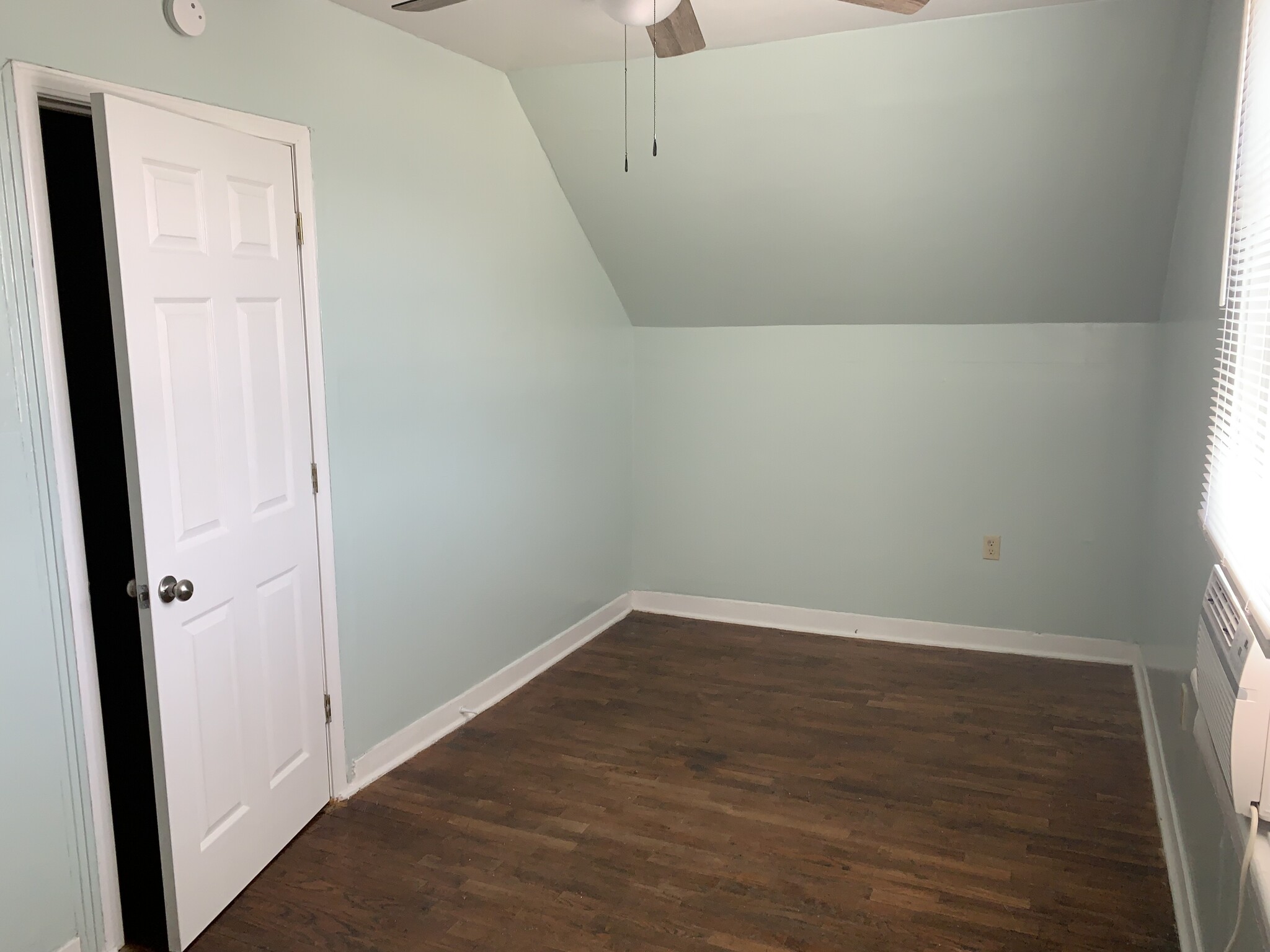 Upstairs Front Bedroom - 325 Oxford St