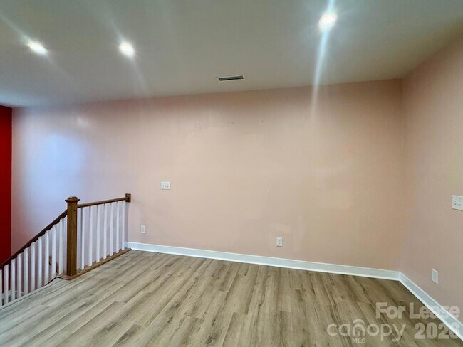 Building Photo - 928 Portrush Ln