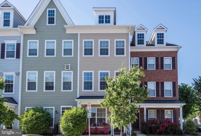 Building Photo - 81 Linden Pl