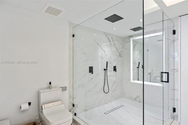 Building Photo - 1830 S Ocean Dr