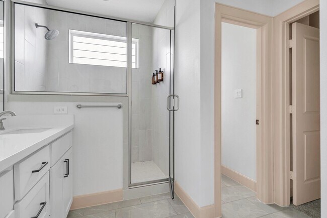 Building Photo - 9551 Neuens Rd