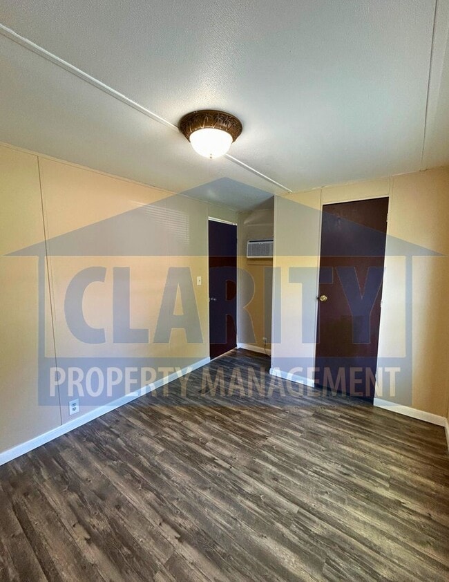 Building Photo - Cozy, two bedroom home!