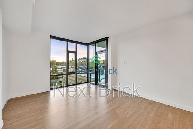 Building Photo - 889 Ave Sq NE