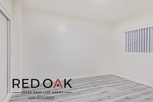 Building Photo - 440 1/2 S Wilton Pl-4