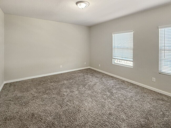 Building Photo - Modern 3-Story Townhome Near The Rim & La ...