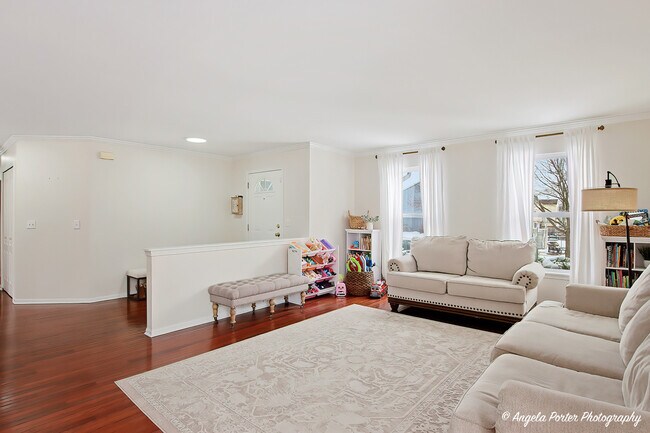 Building Photo - 1901 Kennedy Dr