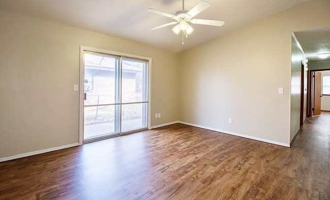 Building Photo - 1301 Hazelwood Dr