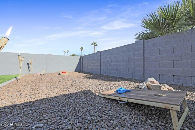 Building Photo - 421 Lila Cir