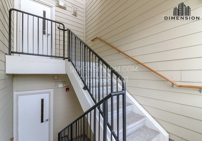 Building Photo - Beautifully Remodeled Studio in a Prime Lo...