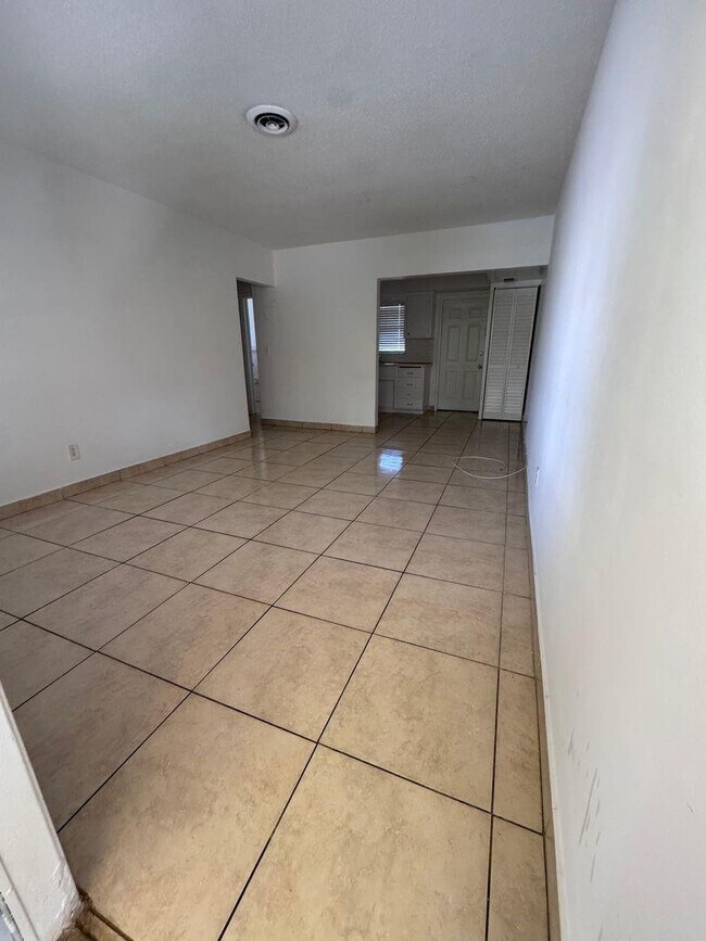 Building Photo - 890 NW 39th St