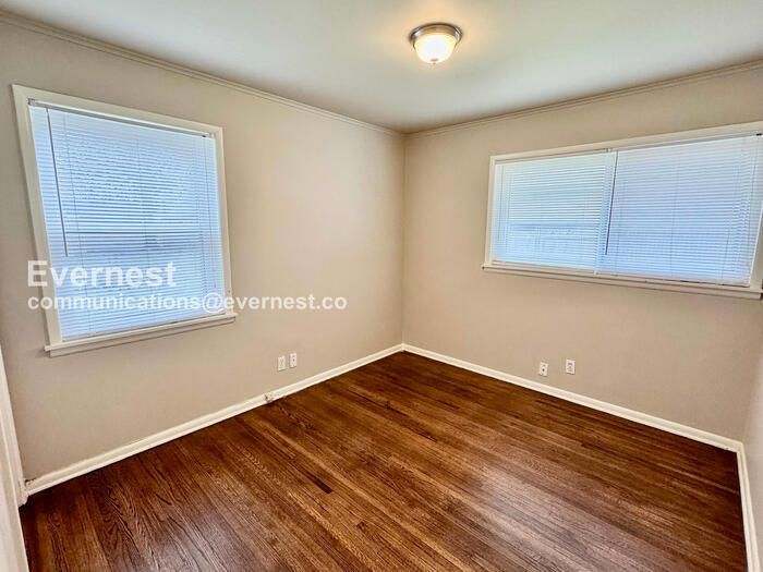 Building Photo - 5764 E 24th St