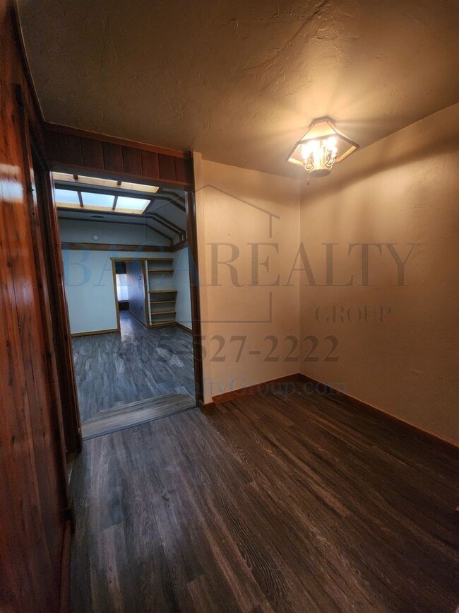 Building Photo - 1BR 1BA Apartment off of Main St, Purcell