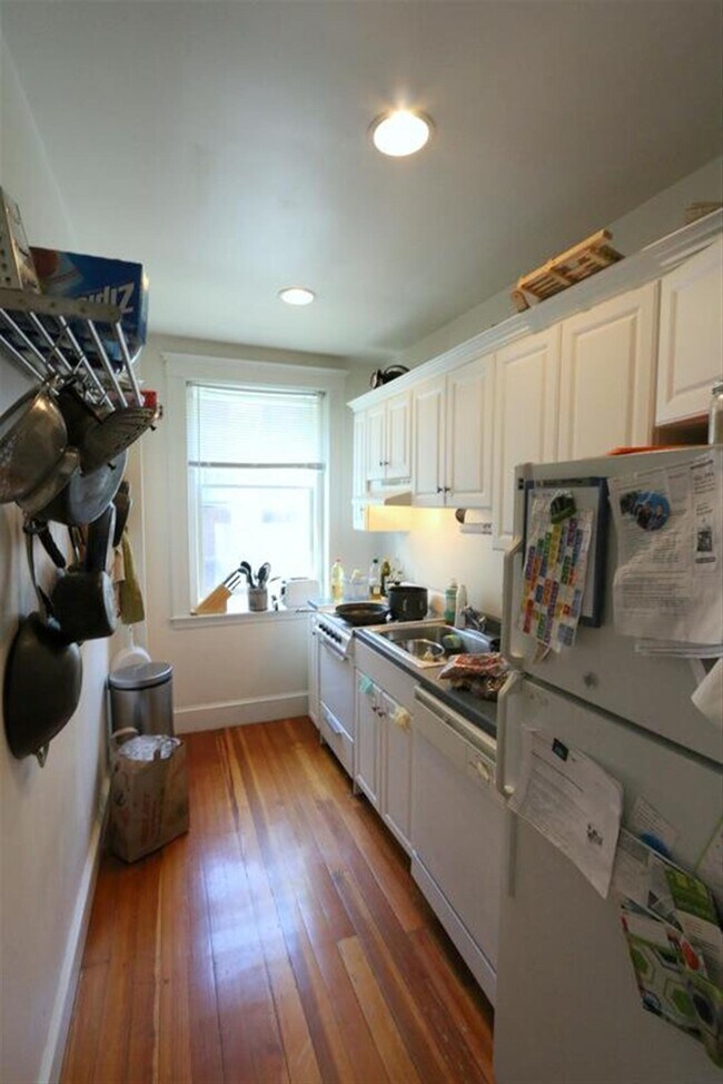 Building Photo - 13 Ellery St