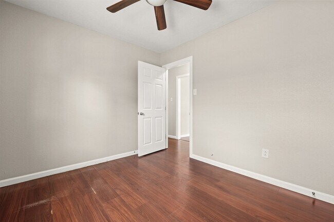 Building Photo - 2318 Pecan St